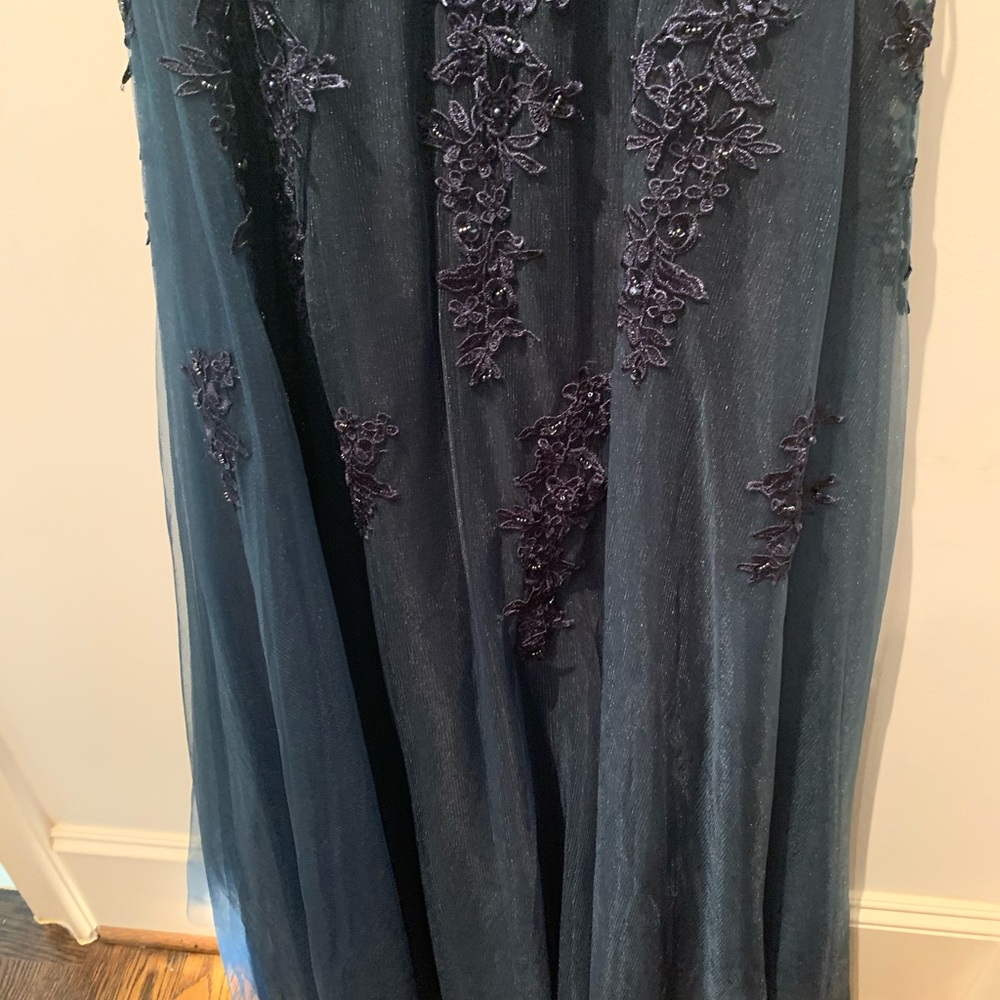 Gown - Picture 4 of 4